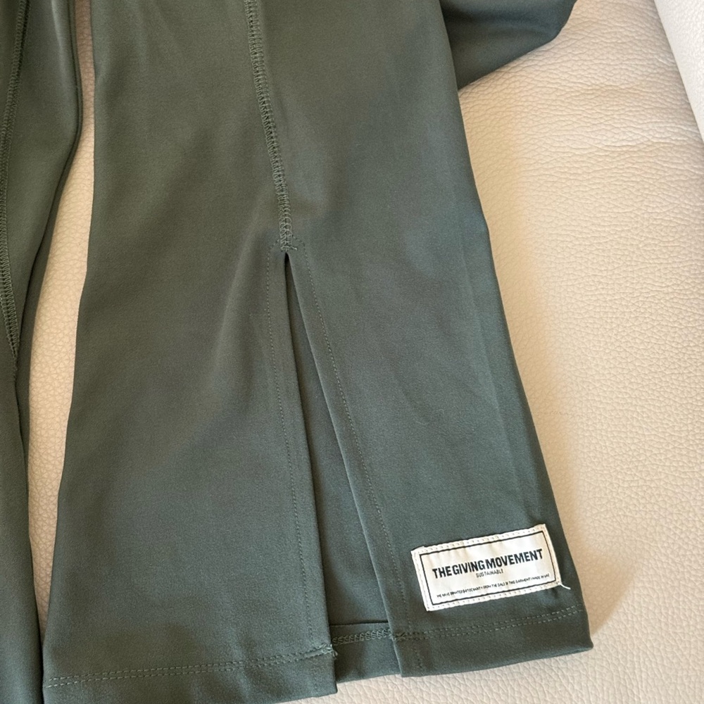 The Giving Movement Olive Green Flared Leggings size Medium - Picture 3 of 4